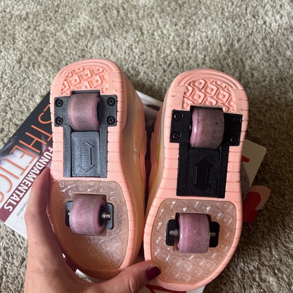 Sneakers with rollers.New - Picture 6 of 11